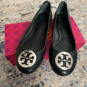 Tory Burch Silver T Ballet Flats Black size 8